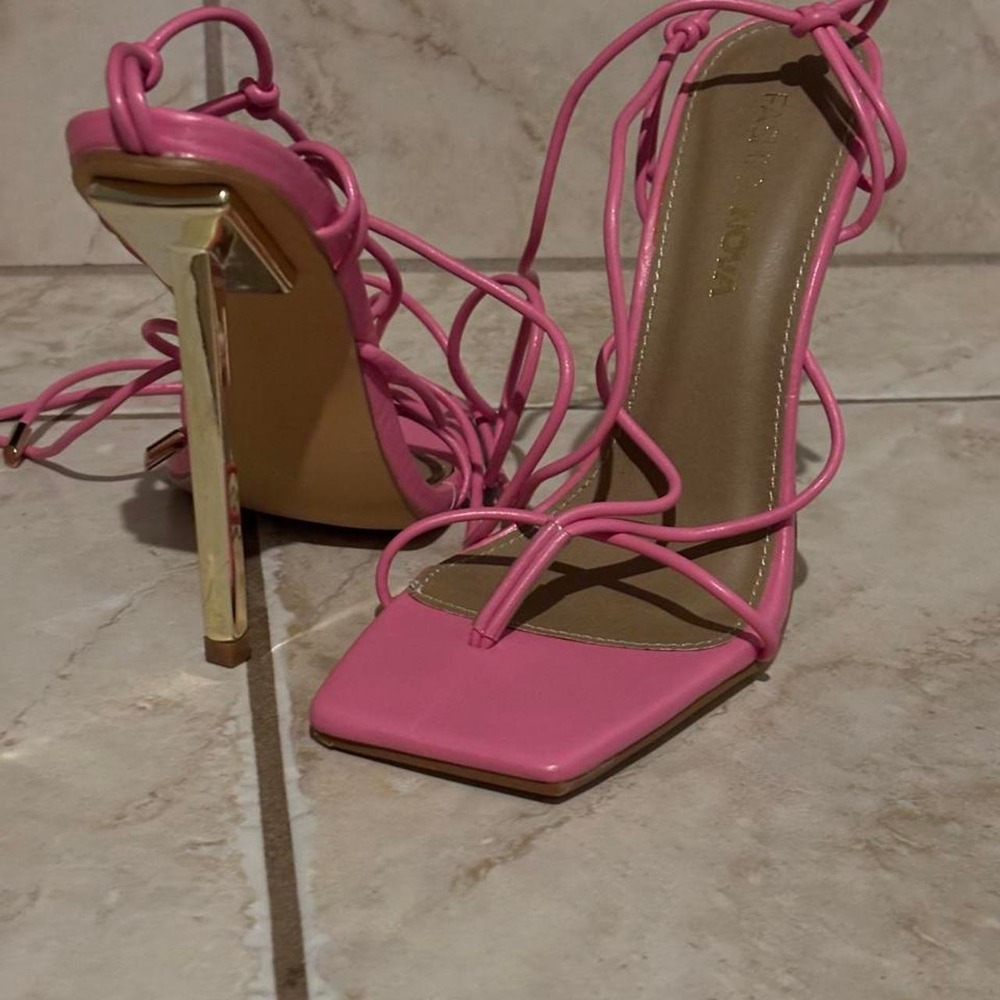 Fashion Nova Pink Strappy Lace Up Stiletto Heels Gold Metallic Square Toe Heel